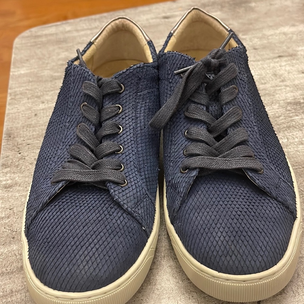 Vaneli sport size 8 shoes